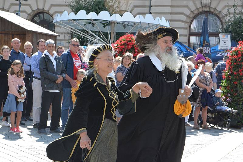 Ulicemi Přerova prošel v neděli historický průvod, který připomněl jeho povýšení na královské město. Třídenní Svatovavřinecké hody přilákaly na Masarykovo i Horní náměstí tisíce lidí