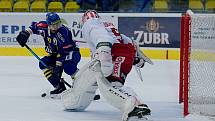 Hokejisté Přerova (v modrém) porazili pražskou Slavii 5:0.