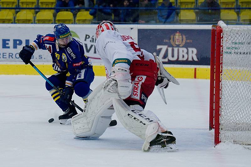 Hokejisté Přerova (v modrém) porazili pražskou Slavii 5:0.