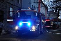Patnáct lidí muselo být na Silvestra evakuováno z Husovy ulice v blízkosti nádraží v Přerově. Ve sklepení obytného domu hořelo velké množství odpadu.
