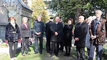 Ostatky žen a dětí, obětí krvavého masakru na Švédských šancí, byly v pátek 14. října převezeny ze hřbitova v Olomouci-Neředíně na přerovský hřbitov. 