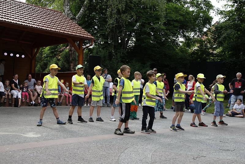 Dětský den v Moštěnici měl letos rekordní návštěvnost. Bavit se přišlo více než tisíc lidí.