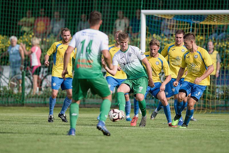 Fotbalisté Kozlovic (ve žlutém) doma porazili Bzenec 2:0.