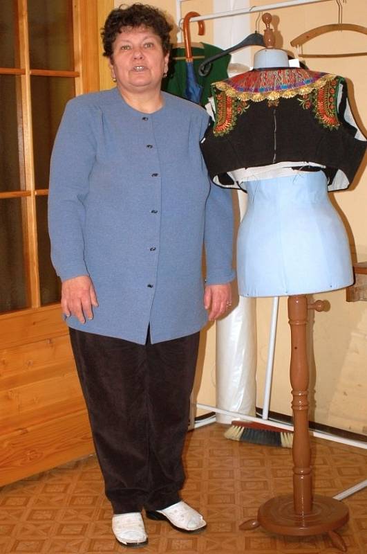 Jarmila Vítoslavská z Troubek se věnuje šití hanáckých krojů a výšivkám celý život.