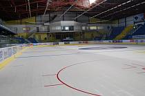 Zimní stadion bude od neděle opět sloužit hokejistům. In-line povrch nahradila opět ledová plocha