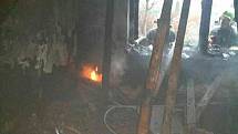 Hasiči zasahují u požáru staršího rodinného domu v Polkovicích na Přerovsku.