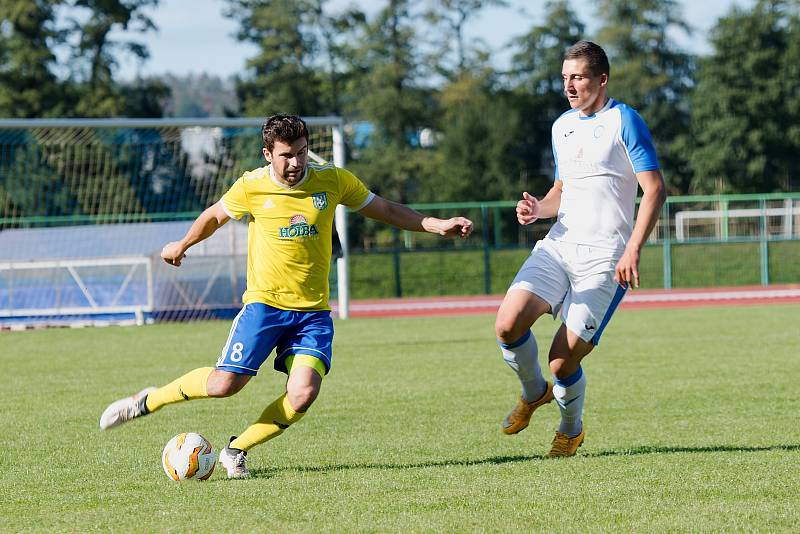 Fotbalisté Přerova (v bílém) proti FK Šumperk