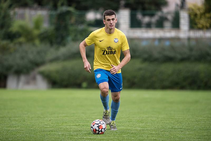 Fotbalisté Kozlovic (ve žlutém) porazili 3:0 Šumperk. Miroslav Kozák