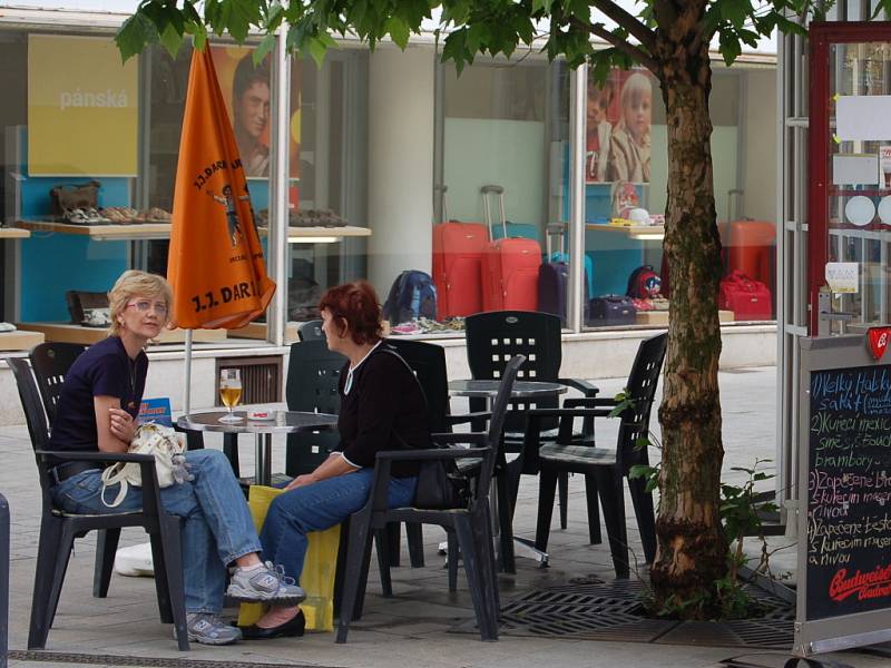 35. Příjemné venkovní posezení nabízí restaurace Wilson na Wilsonově ulici.