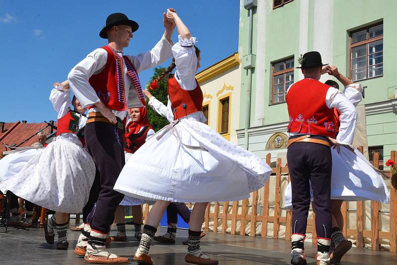 Folklorní festival v Přerově se vydařil. V hlavním programu na Horním náměstí se v sobotu odpoledne vystřídalo několik souborů, 11. 6. 2022