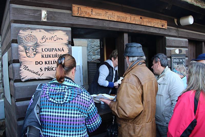 Jednačtyřicátý ročník tradičního zimního výstupu na Helfštýn