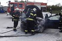Požár auta na benzince na D1 u Stříbrnic, 13. 5. 2022