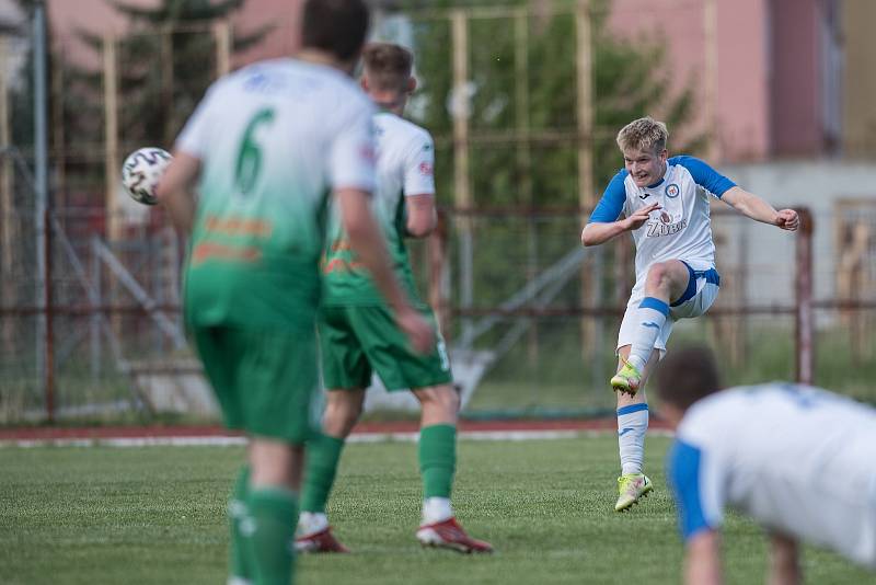 Fotbalisté Přerova (v bílém) remizovali s Bzencem.
