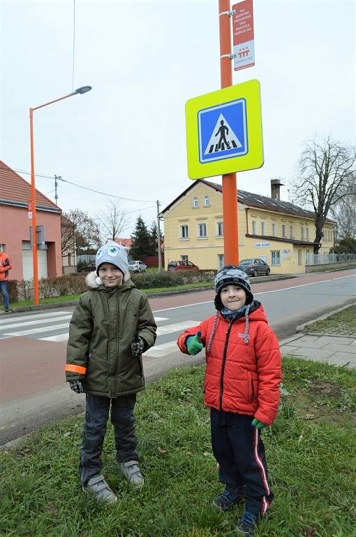 Bochoř má tři nově osvětlené Oranžové přechody.