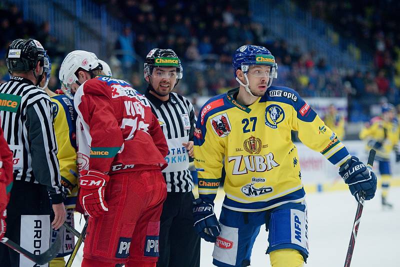 Zubři (ve žlutém) se s rokem 2019 rozloučili výhrou 4:1 nad Slavií Praha