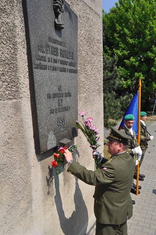 Uctít památku obětí Přerovského povstání přišli k památníku v olomoucké čtvrti Lazce zástupci města, kraje, Sokola a dalších organizací.