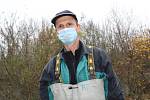 Vědci zjišťují, zda je v Bečvě po otravě kyanidem život - výzkum v Přerově u jezu v Dluhonicích, 15. listopadu 2020