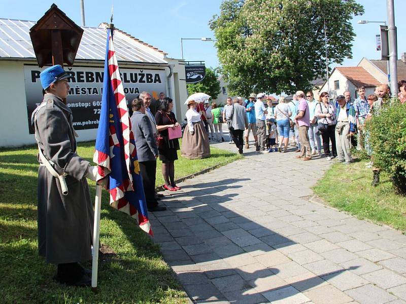 V Přerově se otevřela nová naučná stezka Po stopách války z roku 1866 na Přerovsku. Oběti připomínají dvě nové informační tabule – jedna je umístěna u vchodu na městský hřbitov, druhá uvnitř areálu.