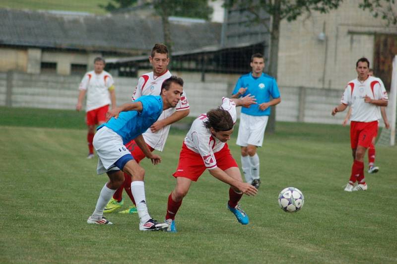 Želatovice (v bíločerveném) proti Určicím