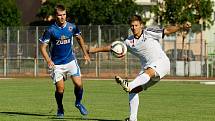 Fotbalisté Přerova (v modrém) proti rezervě 1. HFK Olomouc.