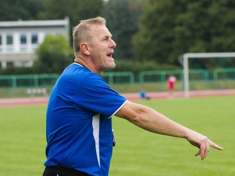 Fotbalisté Přerova (v bílém) proti Novým Sadům. Jaroslav Matějíček. 