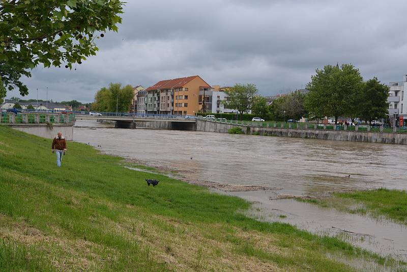 Řeka Bečva v Přerově ve čtvrtek 23.5.2019 ráno