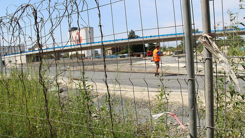 Kvůli stavbě okružní křižovatky u Lidlu je největší místní část Přerova Předmostí doslova odříznutá od světa.