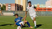 Fotbalisté Přerova (v modrém) proti rezervě 1. HFK Olomouc.