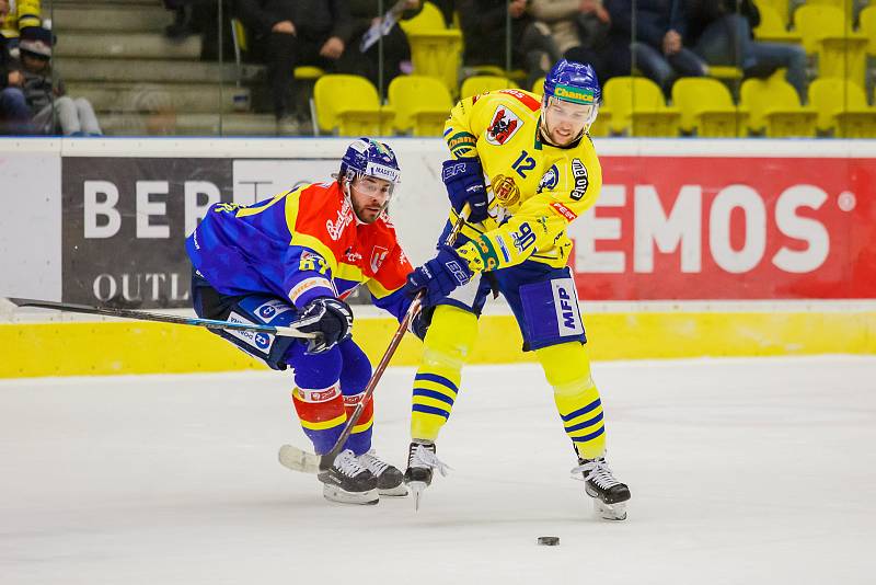 Hokejisté Přerova (ve žlutém) porazili v domácím utkání České Budějovice 2:1