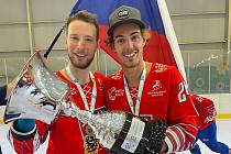 Přerovští Petr Školoud (vlevo) a Jan Andrýsek obhájili titul mistrů světa v inline hokeji.