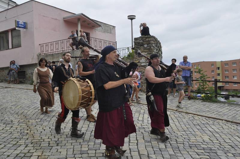 Historický průvod centrem Přerova, ale také řemeslný jarmark a celá řada zajímavých vystoupení na Horním náměstí - takový byl program Svatovavřineckých hodů během neděle.