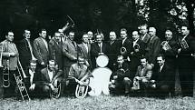 První místo ze soutěže v Lipníku nad Bečvou si v roce 1960 dovezla místní dechová kapela.