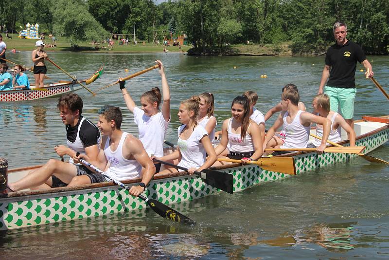 Festivalem dračích lodí ožil o víkendu areál přerovské Laguny.