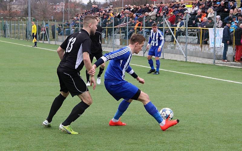 Fotbalisté SK Hranice (v pruhovaném) porazili Kozlovice 1:0.