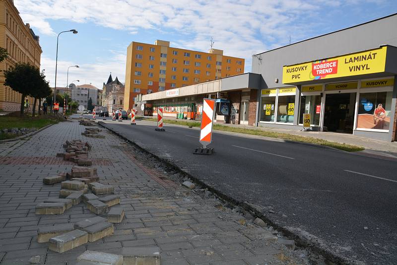 Částečná uzavírka Palackého ulice v Přerově kvůli budování autobusového zálivu