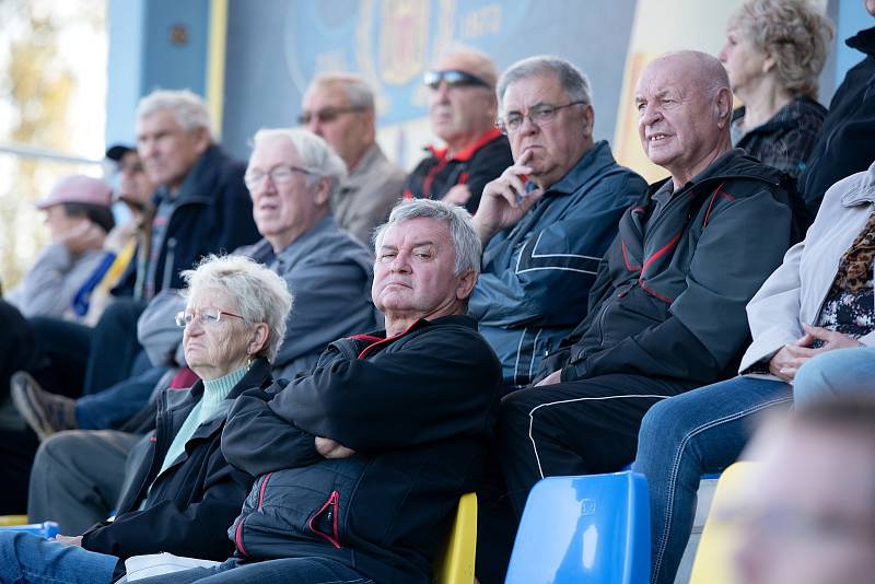 Fotbalisté FK Kozlovice (ve žlutém) proti 1. HFK Olomouc.