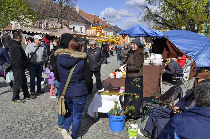 Tradiční velikonoční program, který se v minulých letech konal vždy na Masarykově náměstí v Přerově, se letos přesunul na historické Horní náměstí. Jeho součástí byl i bohatý kulturní program, který uzavřel koncert Jaroslava Wykrenta s kapelou In blue. Ak