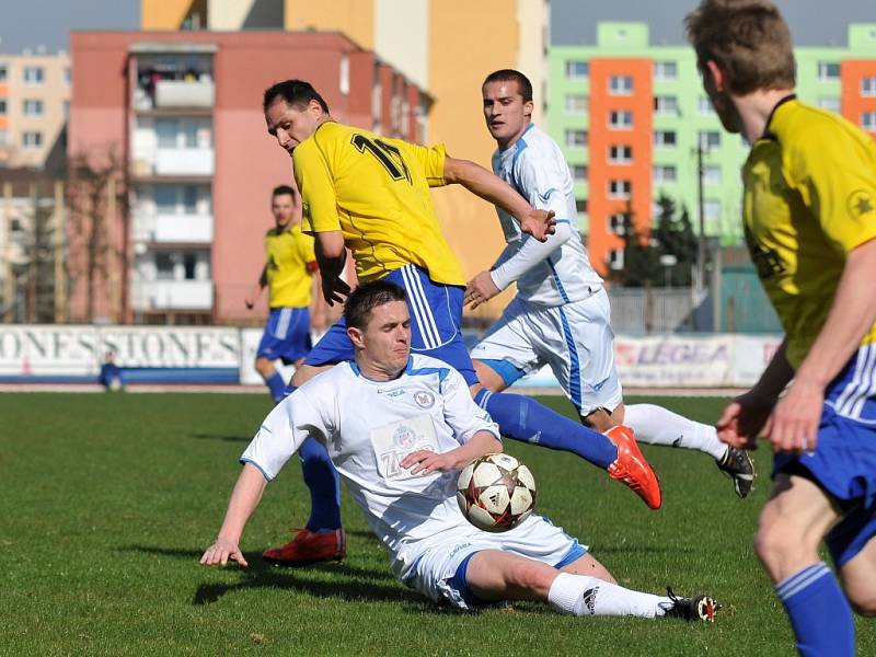 Fotbalisté Přerova (v bílém) na domácí půdě remizovali s Rýmařovem