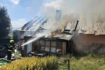 Ve čtvrtek dopoledne hořela střecha rodinného domu v Bezuchově na Přerovsku. Foto: HZS Olomouckého kraje