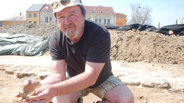 Badatel Jan Mikulík za posledních dvacet let nechyběl u žádného významného archeologického nálezu v regionu.