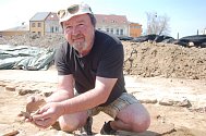 Badatel Jan Mikulík za posledních dvacet let nechyběl u žádného významného archeologického nálezu v regionu.