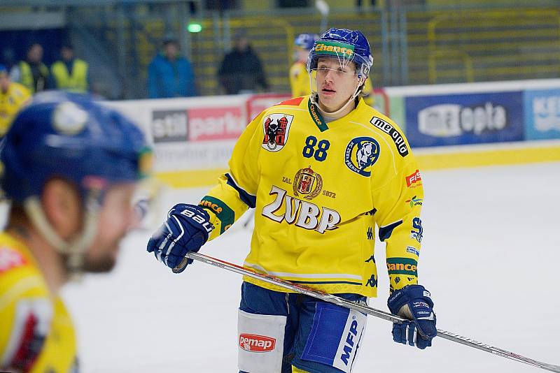 Hokejisté Přerova (ve žlutém) sestřelili Kadaň 8:2. Jakub Navrátil. Foto: Deník/Jan Pořízek