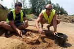 Archeologický průzkum v lomu Podhůra. Nalezené depoty pravěké pazourky či neolitické hroby.