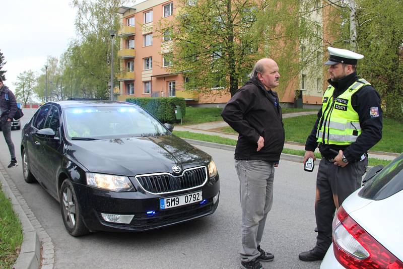 Na vytipovaná místa, kde řidiči nejčastěji překračují povolenou rychlost, se ve středu zaměřili také policisté v Přerově - jedním z nich byla i silnice v Želatovské ulici.