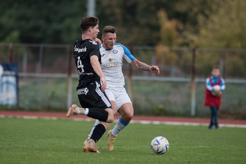Fotbalisté Přerova (v bílém) porazili FK Šumperk 5:0.