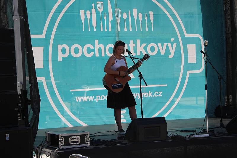 Pochoutková road show ČRo s programem pro děti na přerovském náměstí