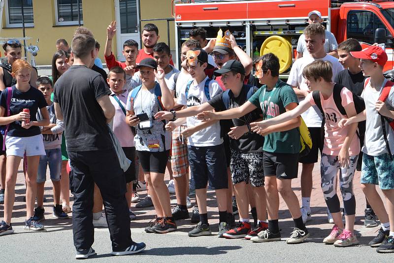 Řadu zajímavých ukázek zásahů policie, hasičů a armády mohli zhlédnout návštěvníci tradiční akce Občan a bezpečnost u budovy policie poblíž přerovského výstaviště. 24. června 2022