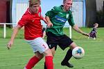 Fotbalisté Brodku u Přerova (v červeném) v přípravném utkání porazili SK Chválkovice 2:0.