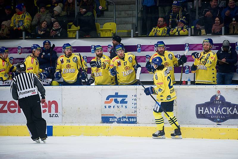 Hokejisté Přerova (ve žlutém) proti Prostějovu (4:2).