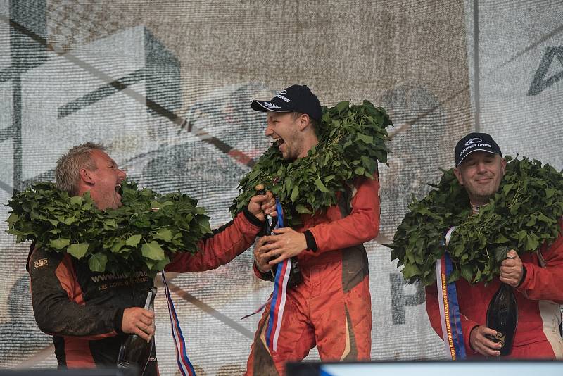 Autokrosové mistrovství Evropy 2022 v Přerově. Petr Nikodém (uprostřed), Bernd Stubbe (vlevo) a David Horák (vpravo).